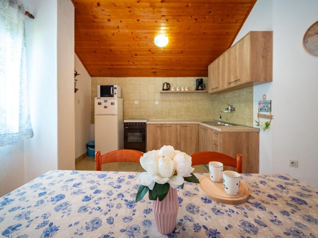 Apartment Matkos - With Garden And Terrace Nin Luaran gambar